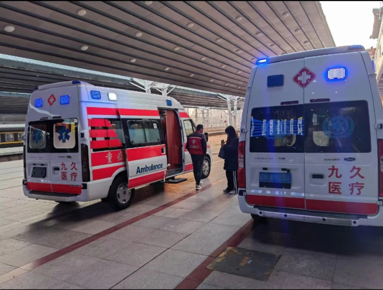 措勒县救护车长途转运